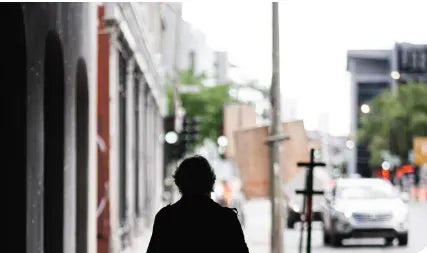 Cómo la ropa y los accesorios pueden ayudarte a pasar desapercibido ante delincuentes