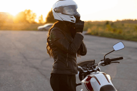 Cómo prevenir accidentes en motocicletas: Elementos de protección y normativas en Chile