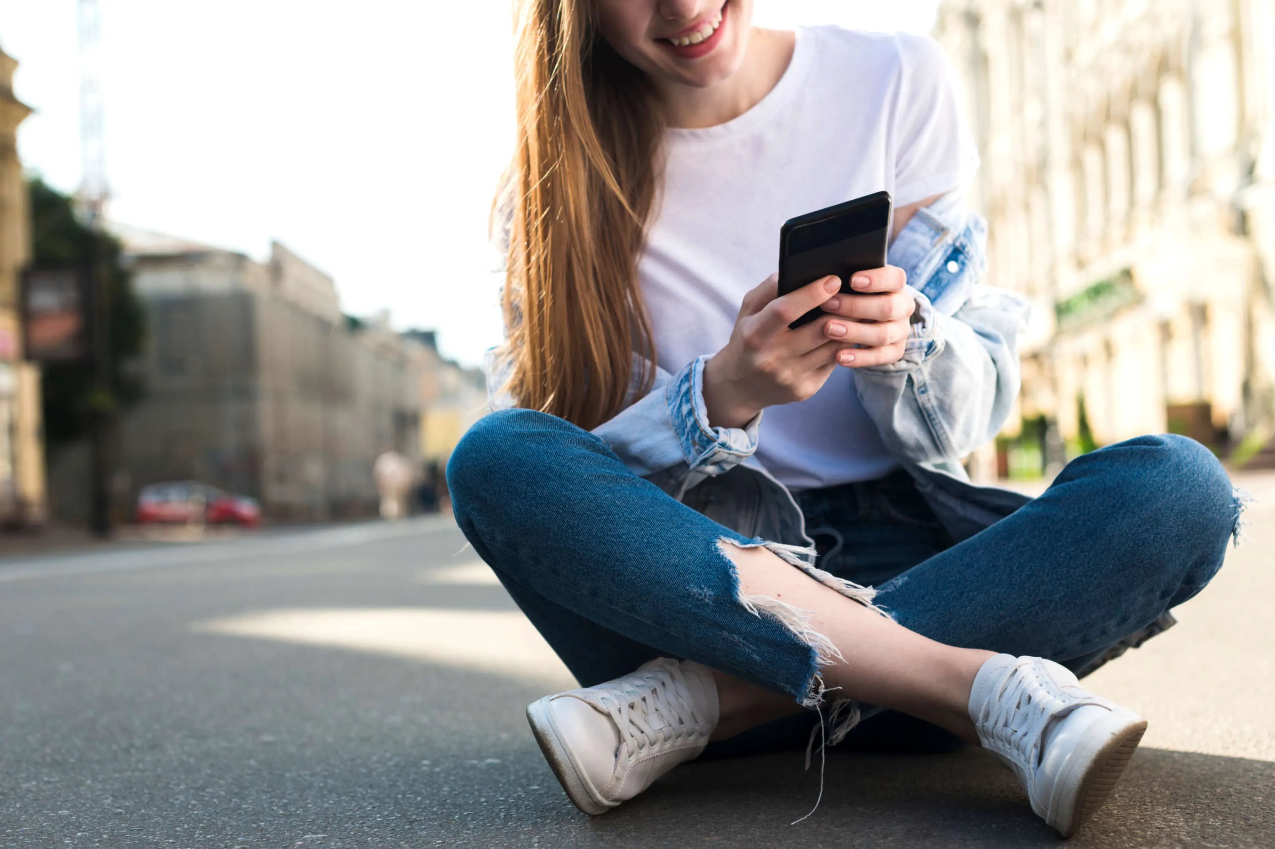 Consejos para mejorar la seguridad en internet y redes sociales para niños y adolescentes.